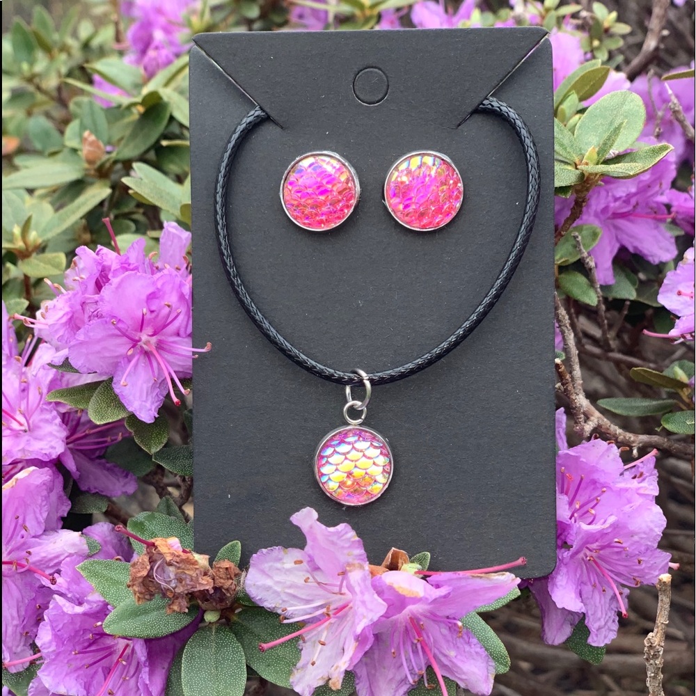 Necklace & earrings